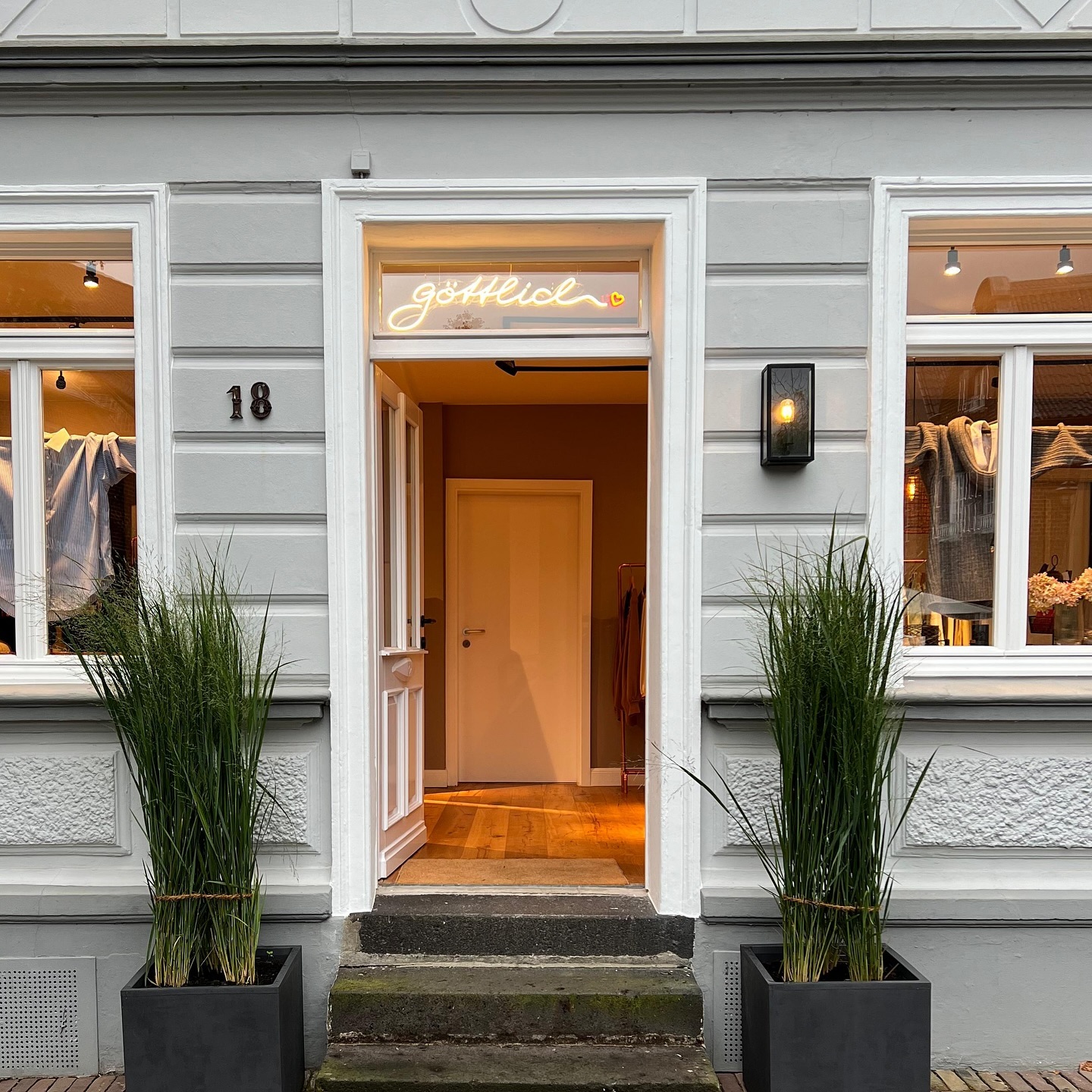 Eingang des g&ouml;ttlich Concept-Stores in Meerbusch