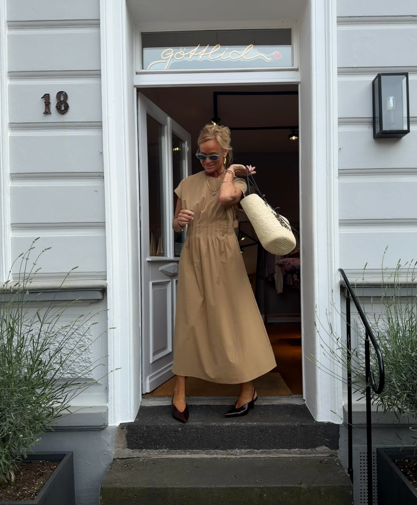 Camel Kleid mit Tasche